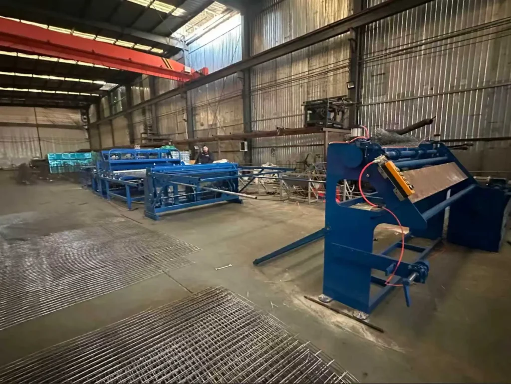Automatic wire mesh welding machine